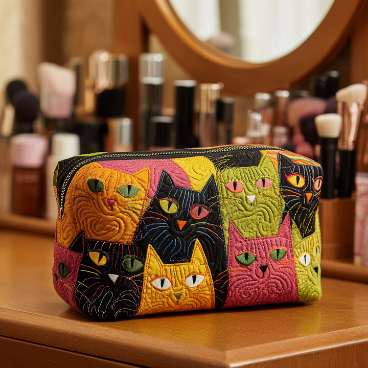Gesteppte Kosmetiktasche mit Katze im Garten NCU0DK10143