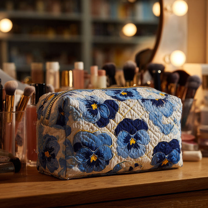 Gesteppte Kosmetiktasche mit Stiefmütterchen NCU0PT9196