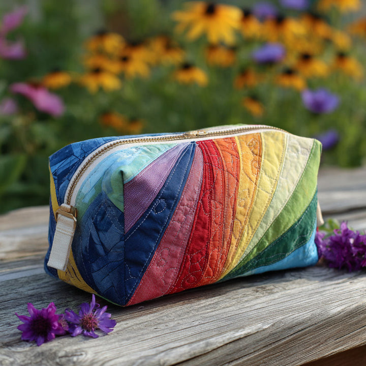 Gesteppte Kosmetiktasche mit fließendem Regenbogen NCU0PT9294